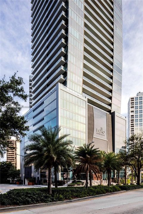 For Sale: $1,284,000 (2 beds, 2 baths, 1137 Square Feet)