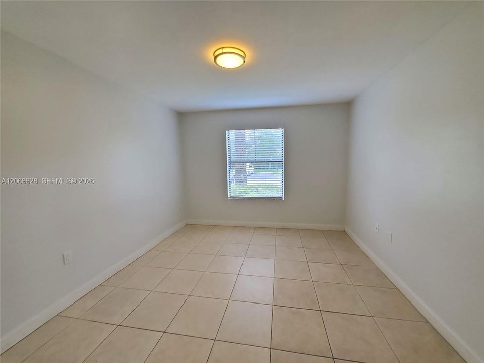 For Sale: $319,900 (2 beds, 2 baths, 1053 Square Feet)
