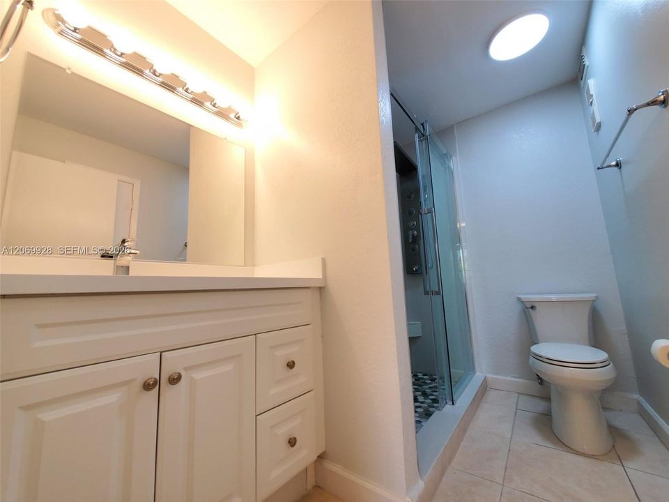 For Sale: $319,900 (2 beds, 2 baths, 1053 Square Feet)