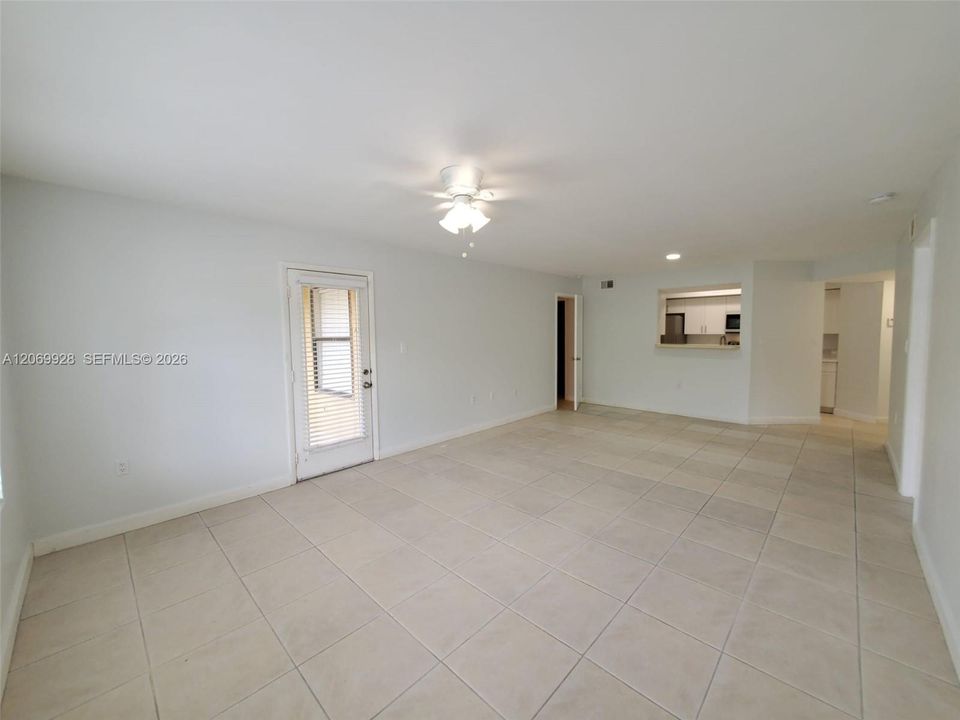 For Sale: $319,900 (2 beds, 2 baths, 1053 Square Feet)