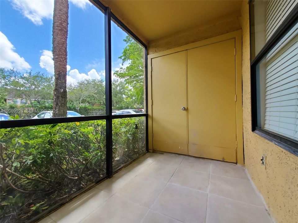 For Sale: $319,900 (2 beds, 2 baths, 1053 Square Feet)