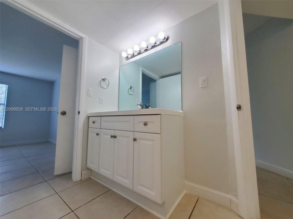 For Sale: $319,900 (2 beds, 2 baths, 1053 Square Feet)