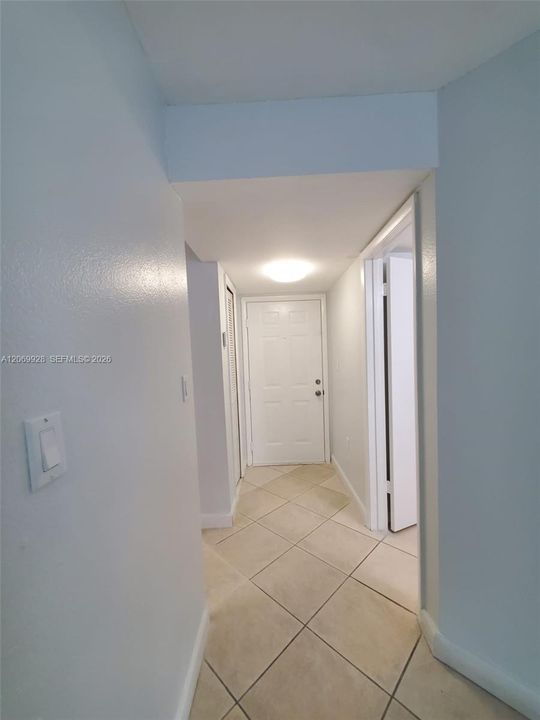 For Sale: $319,900 (2 beds, 2 baths, 1053 Square Feet)