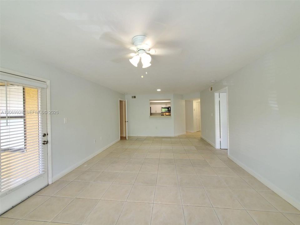 For Sale: $319,900 (2 beds, 2 baths, 1053 Square Feet)