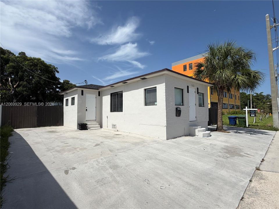 For Rent: $3,400 (2 beds, 1 baths, 0 Square Feet)