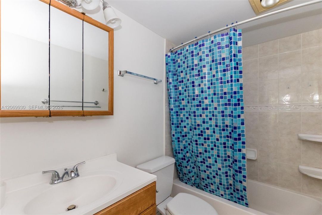For Rent: $2,200 (2 beds, 2 baths, 1000 Square Feet)