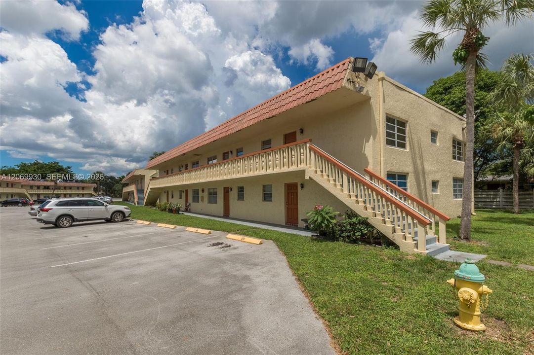 For Rent: $2,200 (2 beds, 2 baths, 1000 Square Feet)