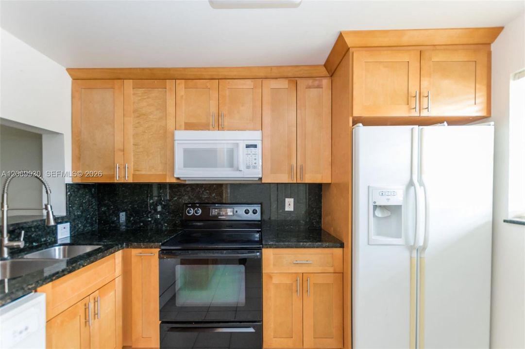 For Rent: $2,200 (2 beds, 2 baths, 1000 Square Feet)