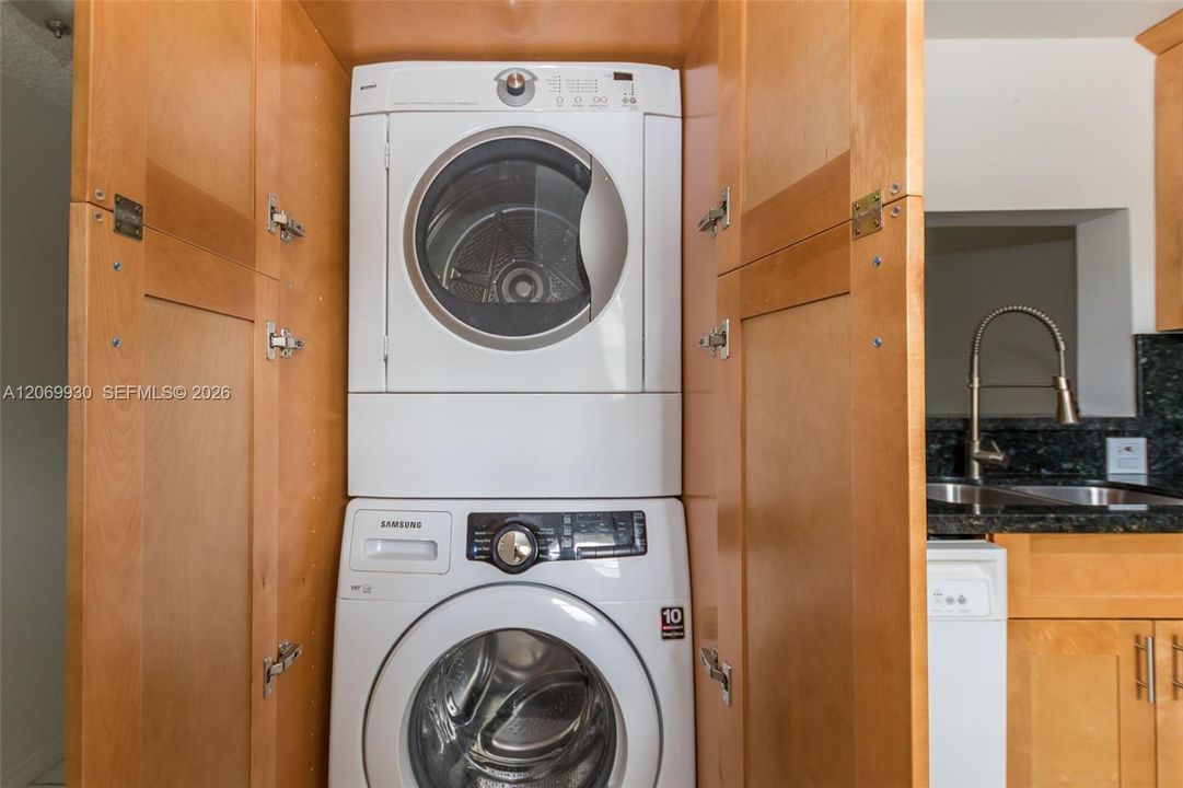 For Rent: $2,200 (2 beds, 2 baths, 1000 Square Feet)