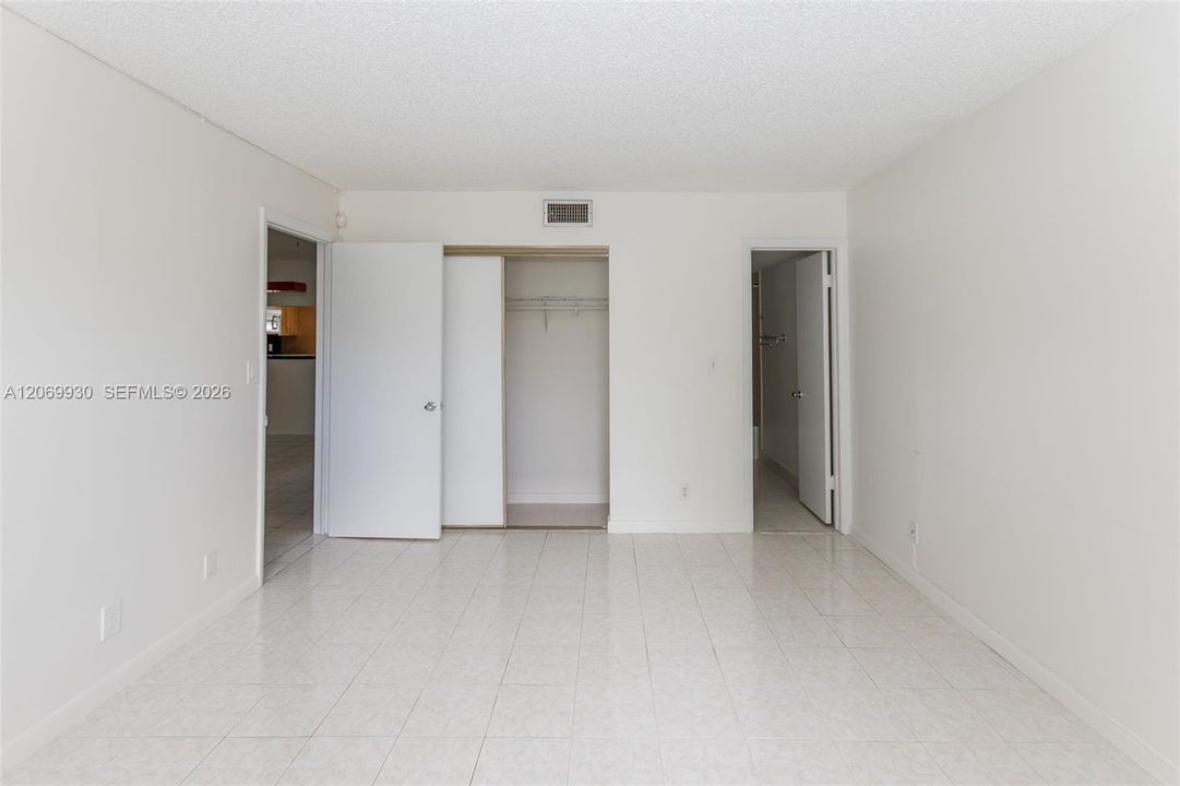 For Rent: $2,200 (2 beds, 2 baths, 1000 Square Feet)
