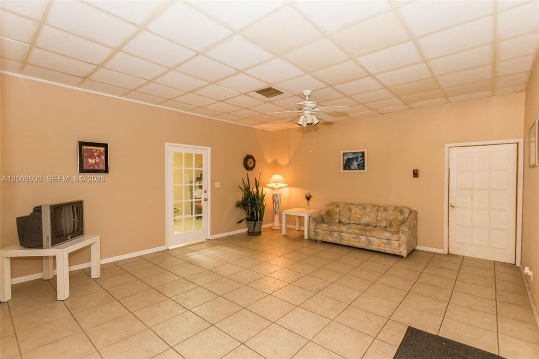 For Rent: $2,200 (2 beds, 2 baths, 1000 Square Feet)