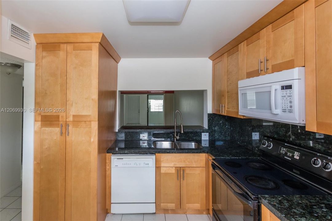 For Rent: $2,200 (2 beds, 2 baths, 1000 Square Feet)