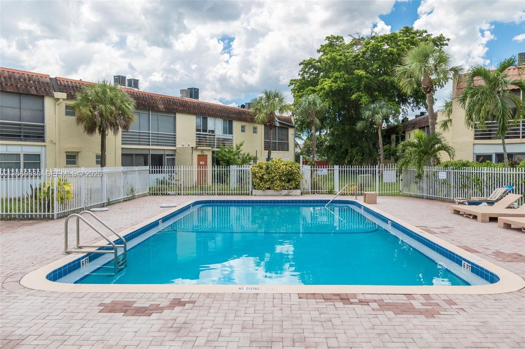 For Rent: $2,200 (2 beds, 2 baths, 1000 Square Feet)