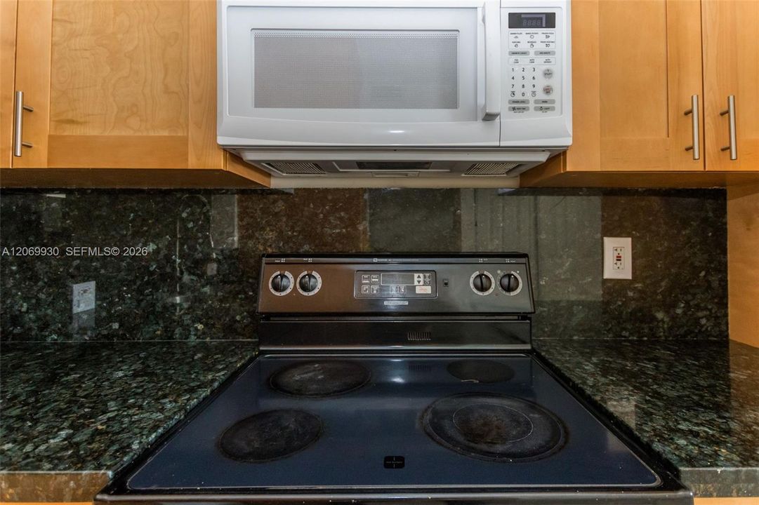 For Rent: $2,200 (2 beds, 2 baths, 1000 Square Feet)