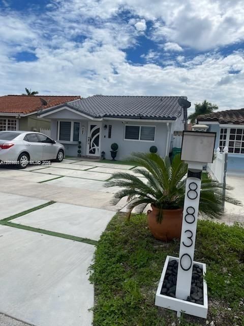 For Rent: $3,500 (3 beds, 2 baths, 1130 Square Feet)