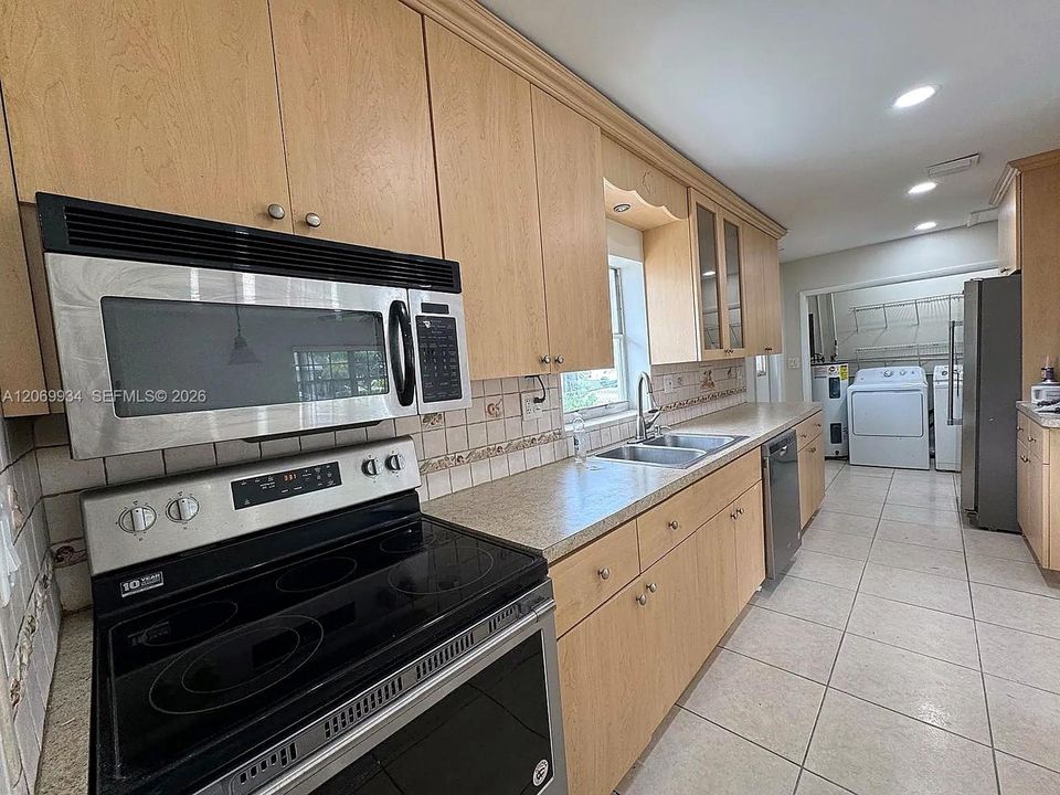 For Rent: $3,800 (4 beds, 2 baths, 2115 Square Feet)