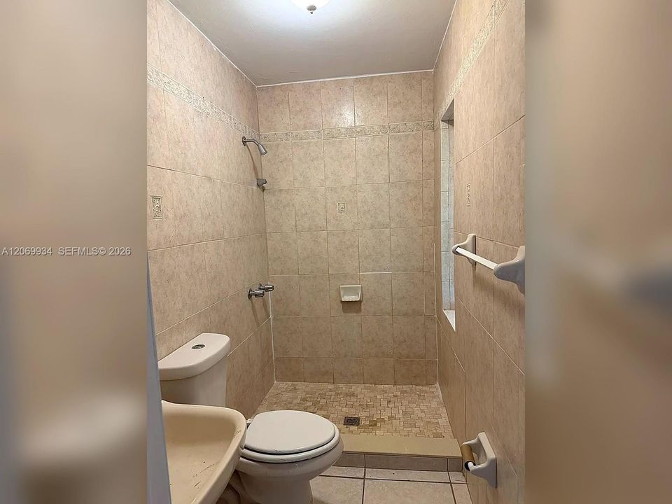 For Rent: $3,800 (4 beds, 2 baths, 2115 Square Feet)