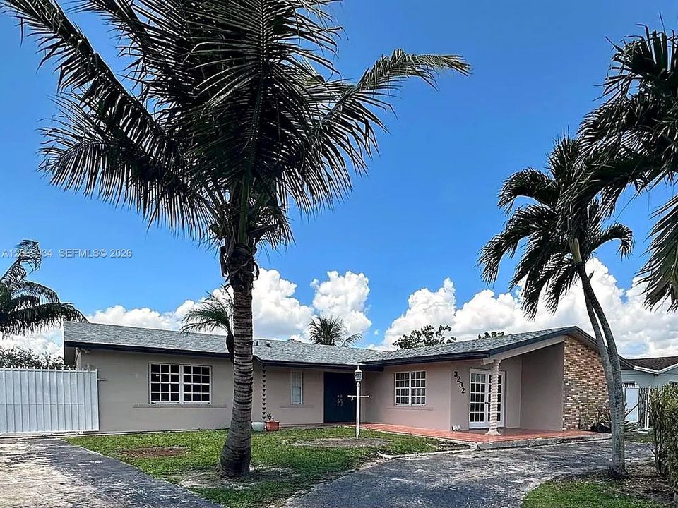 For Rent: $3,800 (4 beds, 2 baths, 2115 Square Feet)