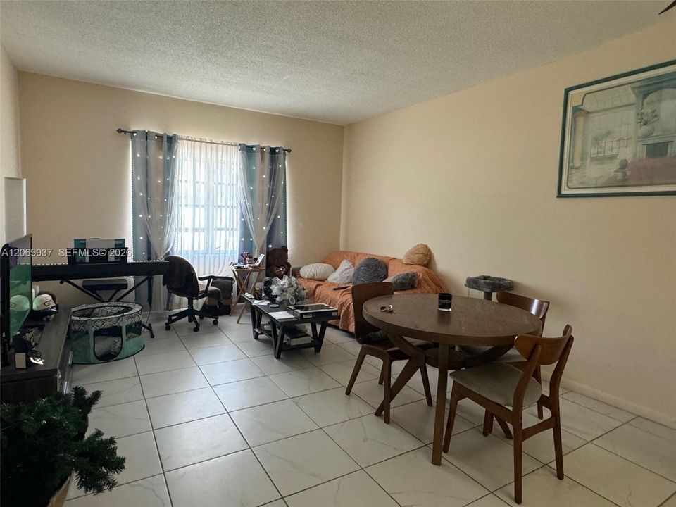 For Rent: $1,500 (1 beds, 1 baths, 670 Square Feet)