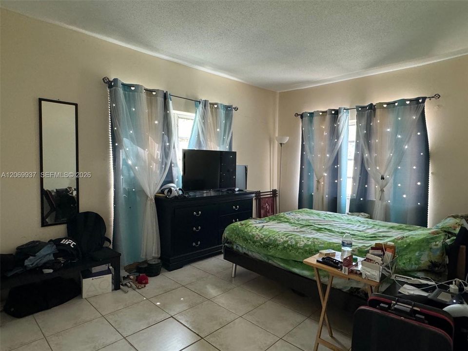 For Rent: $1,500 (1 beds, 1 baths, 670 Square Feet)
