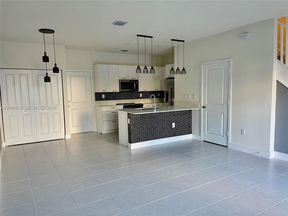 For Rent: $4,100 (3 beds, 2 baths, 1431 Square Feet)