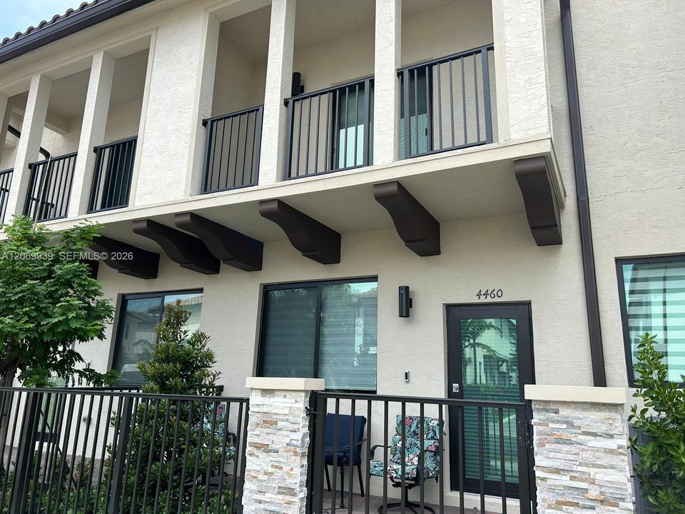 For Rent: $4,100 (3 beds, 2 baths, 1431 Square Feet)