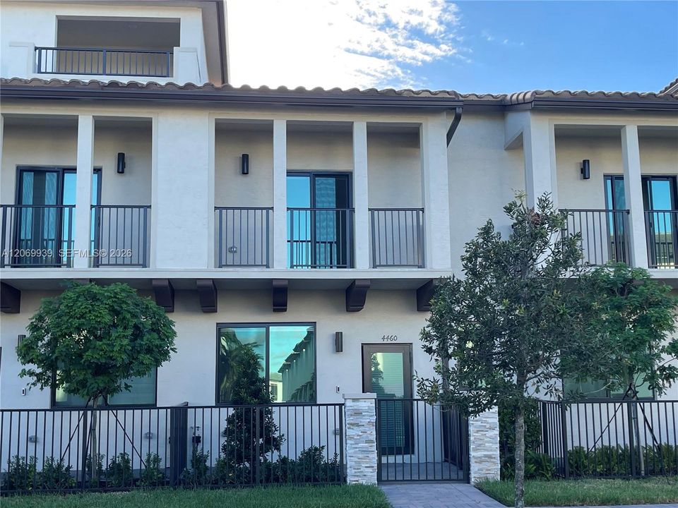 For Rent: $4,100 (3 beds, 2 baths, 1431 Square Feet)