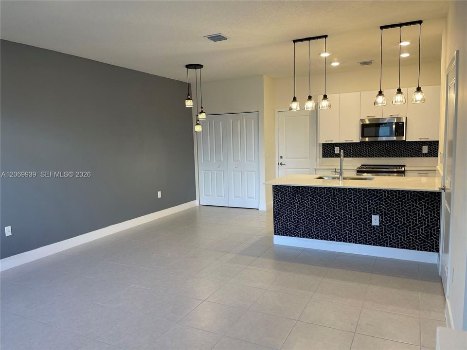 For Rent: $4,100 (3 beds, 2 baths, 1431 Square Feet)