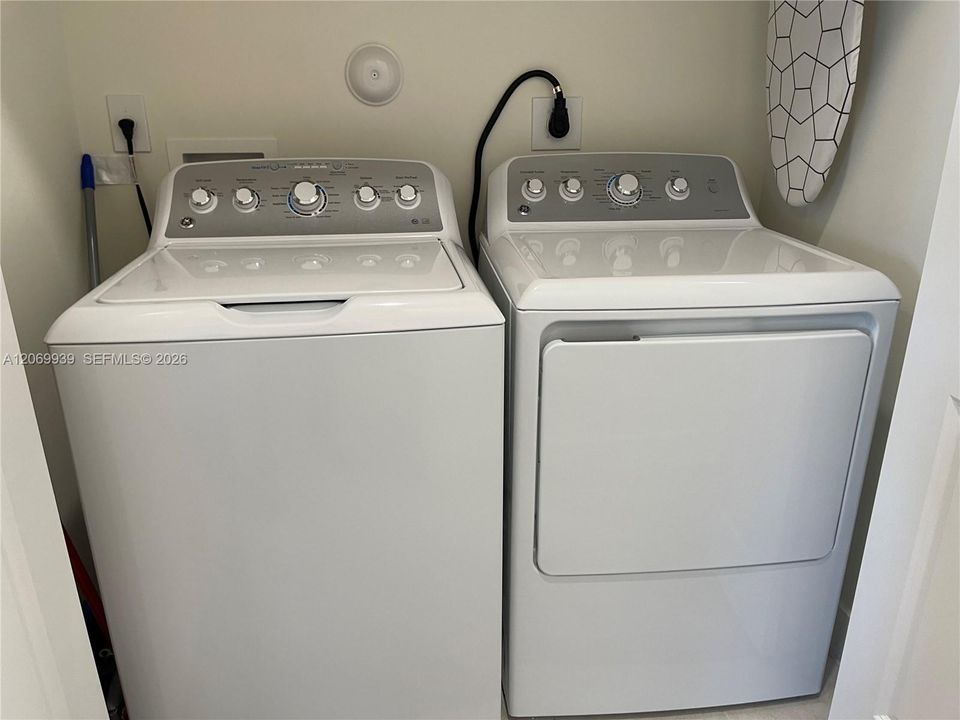 For Rent: $4,100 (3 beds, 2 baths, 1431 Square Feet)