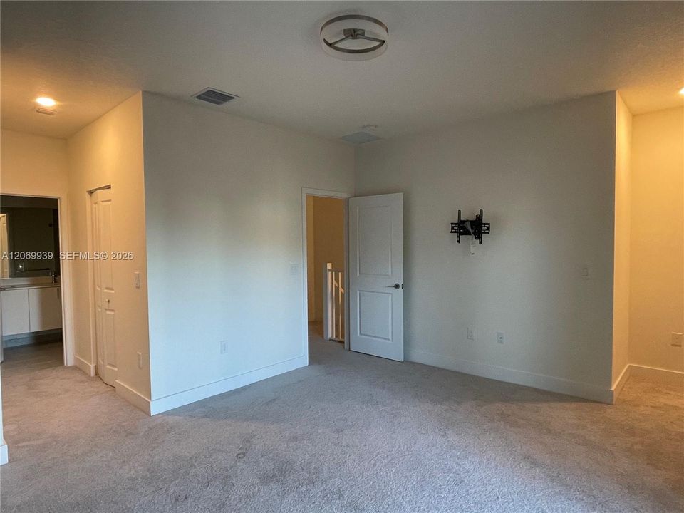 For Rent: $4,100 (3 beds, 2 baths, 1431 Square Feet)