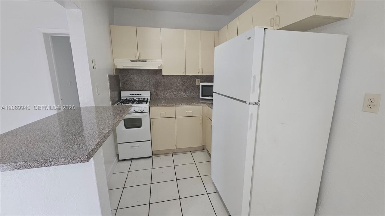 For Rent: $1,750 (1 beds, 1 baths, 583 Square Feet)