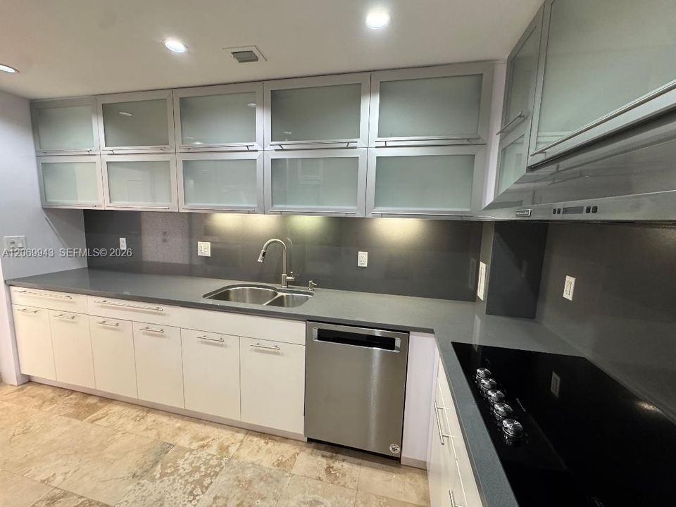 For Sale: $830,000 (2 beds, 2 baths, 1373 Square Feet)