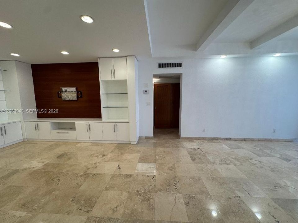 For Sale: $830,000 (2 beds, 2 baths, 1373 Square Feet)