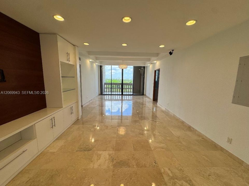 For Sale: $830,000 (2 beds, 2 baths, 1373 Square Feet)