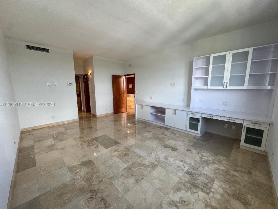 For Sale: $830,000 (2 beds, 2 baths, 1373 Square Feet)