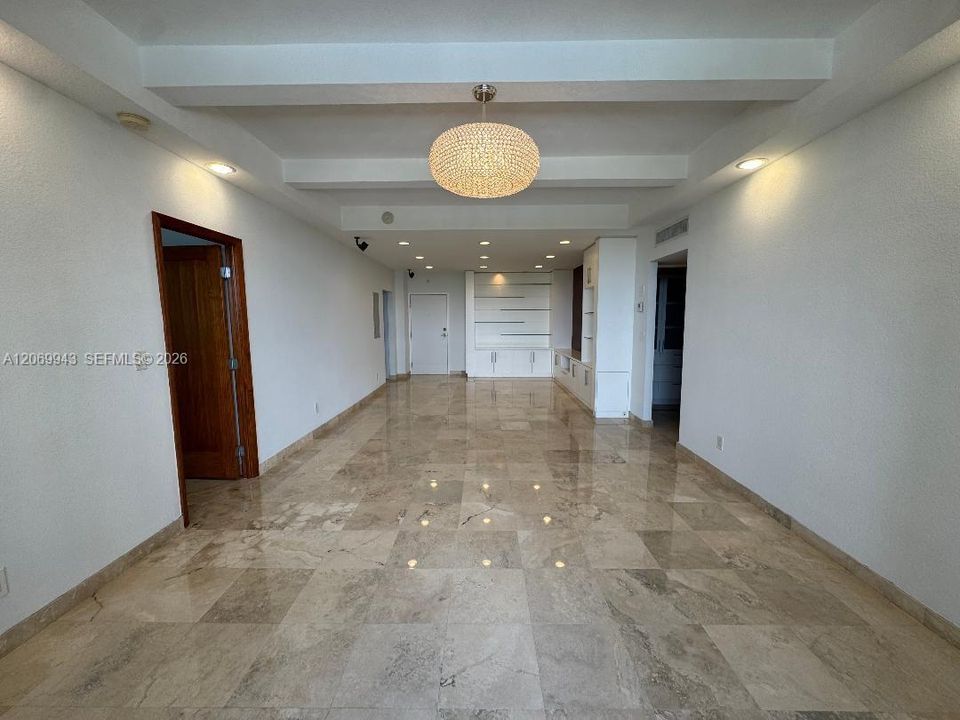 For Sale: $830,000 (2 beds, 2 baths, 1373 Square Feet)