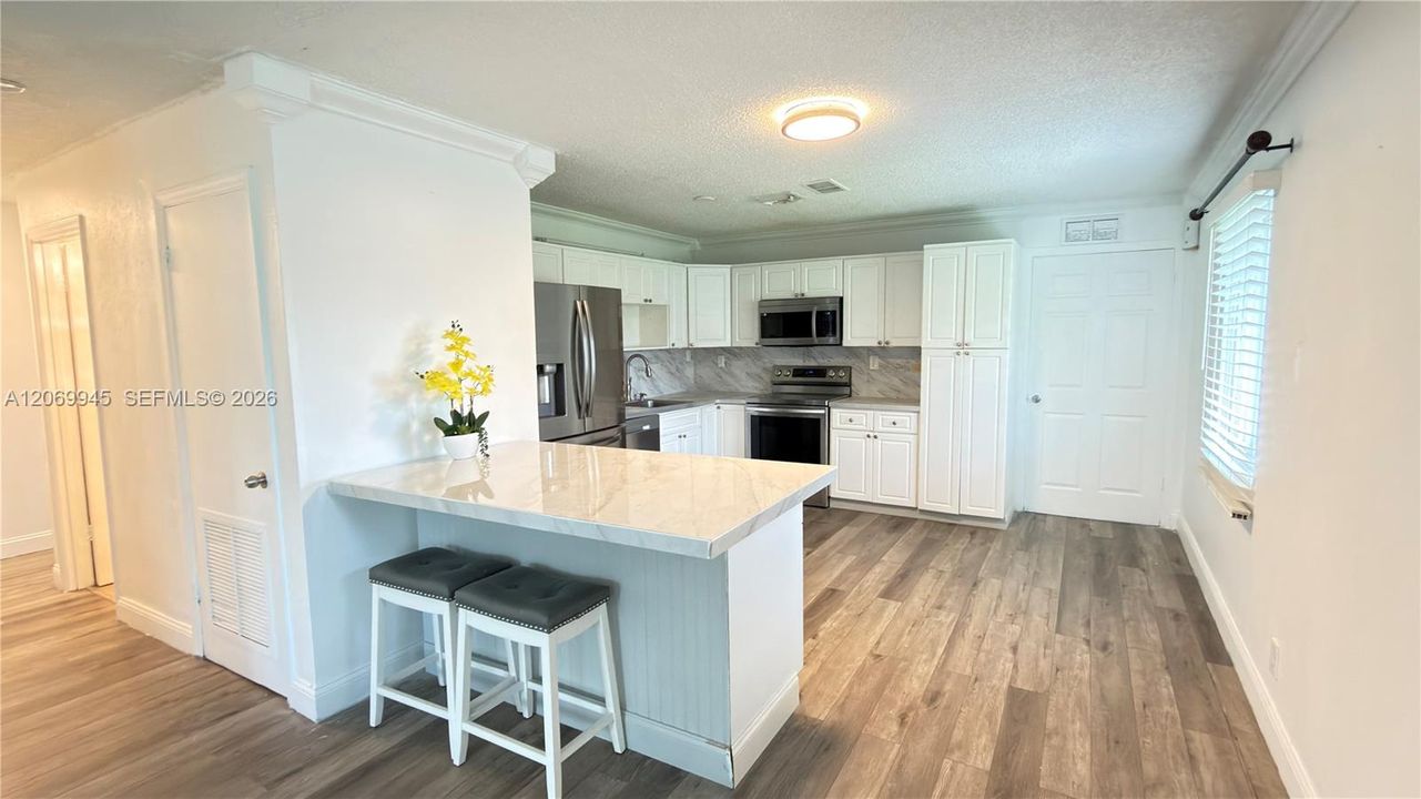 For Sale: $480,000 (4 beds, 2 baths, 1089 Square Feet)