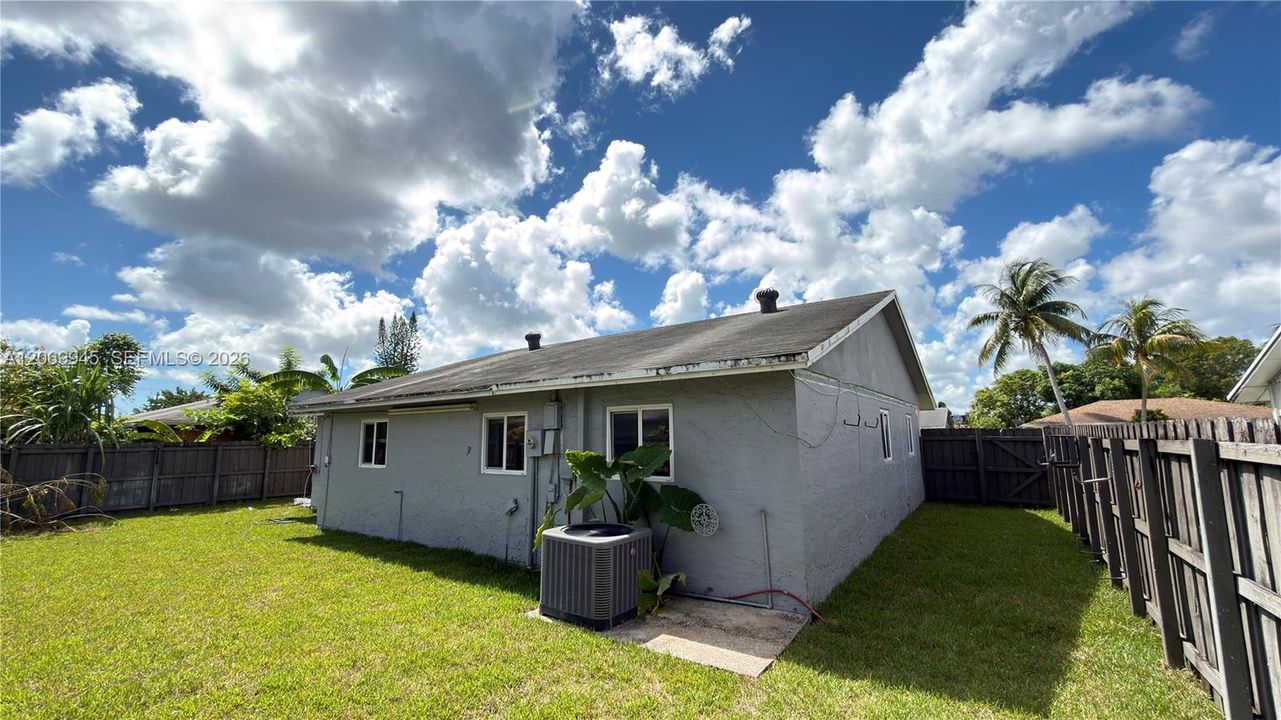For Sale: $480,000 (4 beds, 2 baths, 1089 Square Feet)
