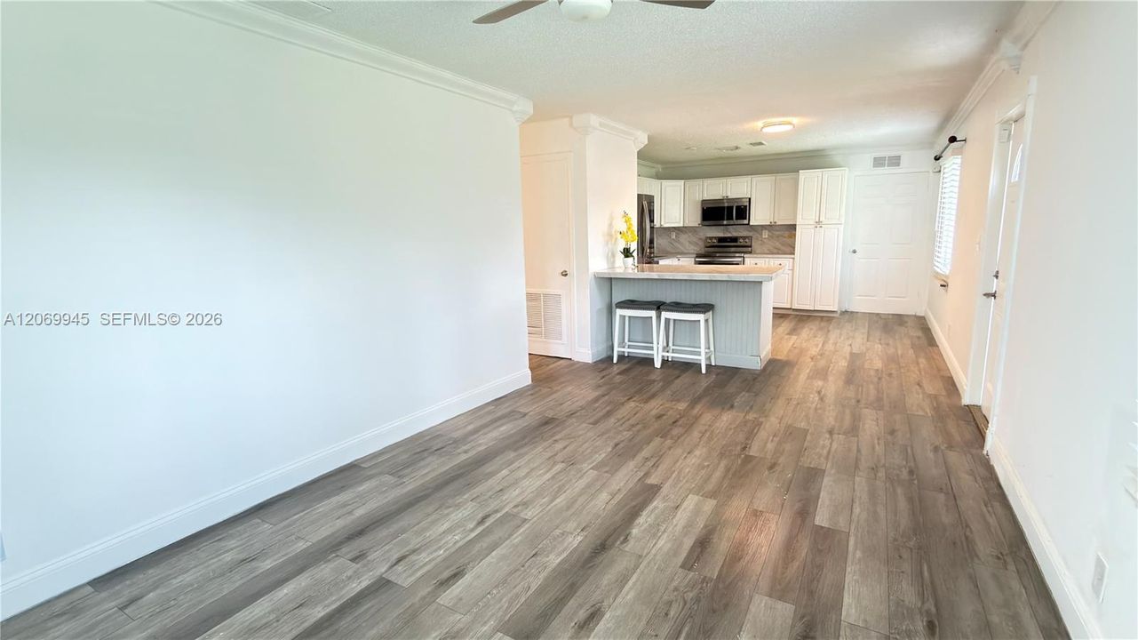 For Sale: $480,000 (4 beds, 2 baths, 1089 Square Feet)