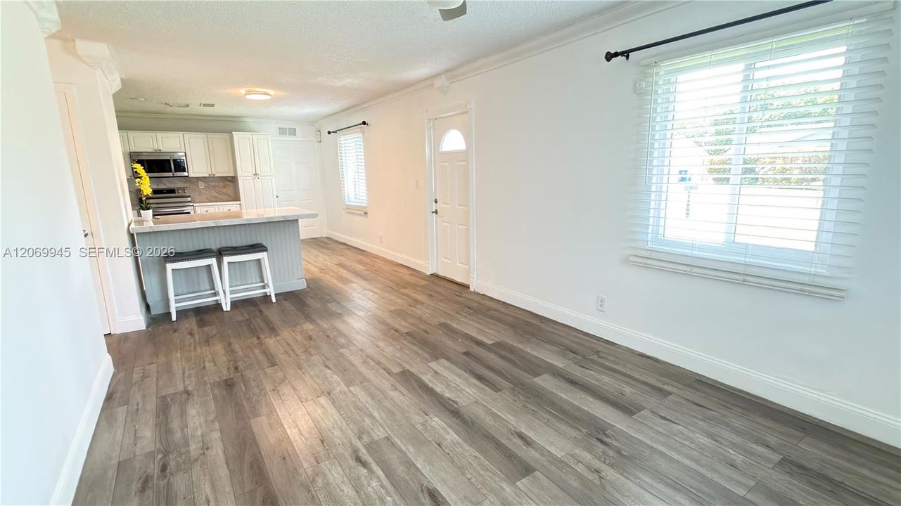 For Sale: $480,000 (4 beds, 2 baths, 1089 Square Feet)