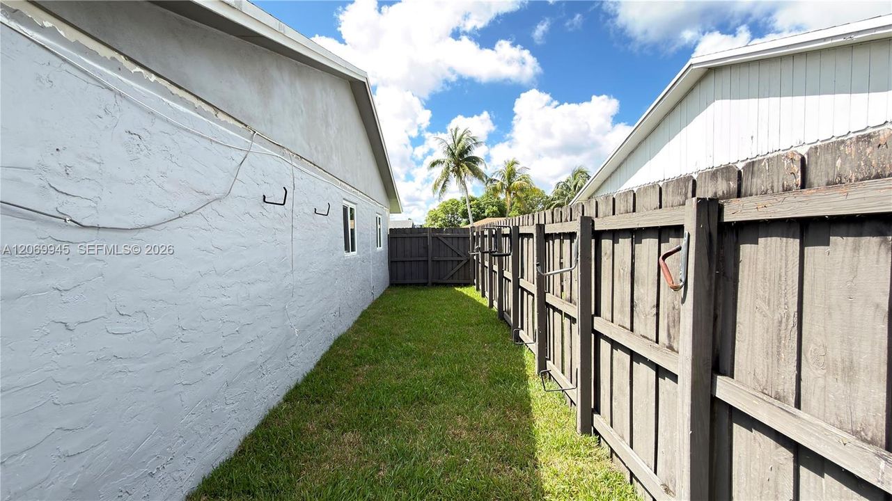 For Sale: $480,000 (4 beds, 2 baths, 1089 Square Feet)