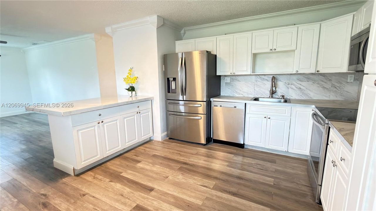For Sale: $480,000 (4 beds, 2 baths, 1089 Square Feet)