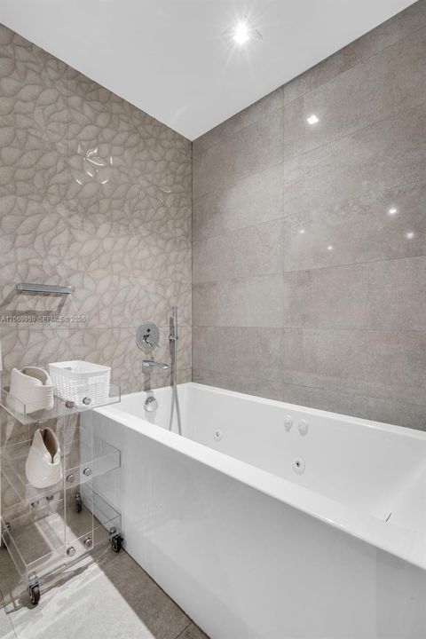 В аренду: $10,000 (2 спален, 2 ванн, 1546 Квадратных фут)