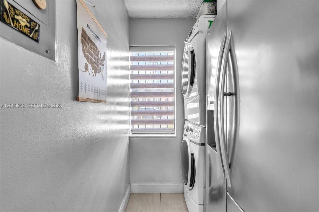 For Sale: $260,000 (2 beds, 1 baths, 900 Square Feet)