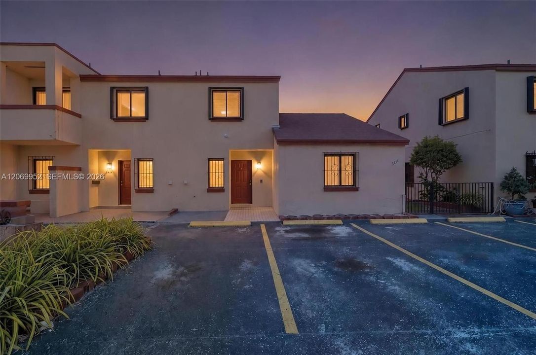 For Sale: $260,000 (2 beds, 1 baths, 900 Square Feet)