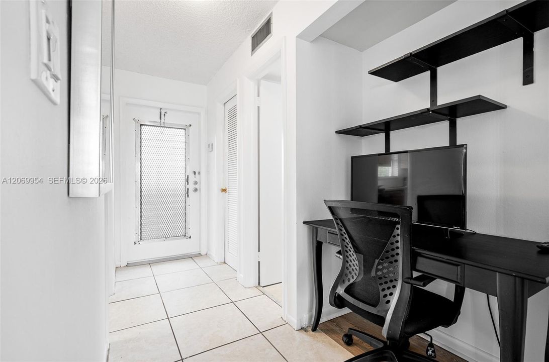 For Sale: $119,000 (1 beds, 1 baths, 800 Square Feet)