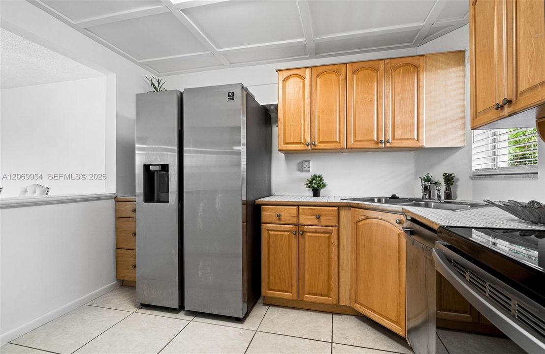 For Sale: $119,000 (1 beds, 1 baths, 800 Square Feet)