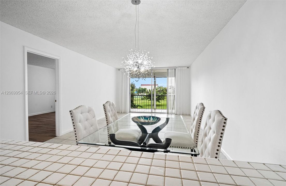 For Sale: $119,000 (1 beds, 1 baths, 800 Square Feet)