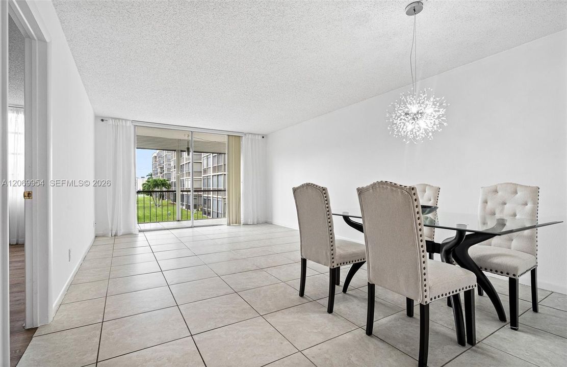 For Sale: $119,000 (1 beds, 1 baths, 800 Square Feet)