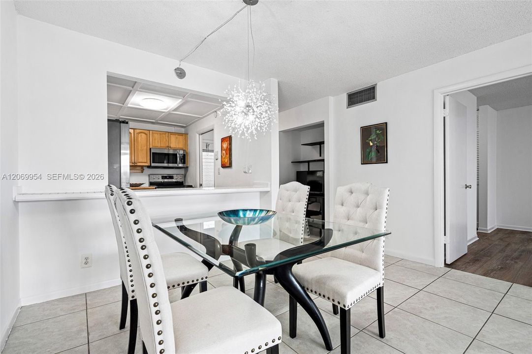 For Sale: $119,000 (1 beds, 1 baths, 800 Square Feet)